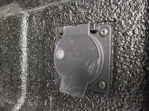 Used 2024 GMC Canyon AT4 w/ AT4 Premium Package image 8