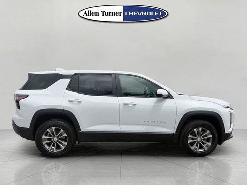 New 2026 Chevrolet Equinox LT w/ Convenience Package II FWD image 3