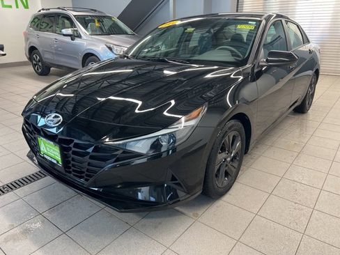 Used 2021 Hyundai Elantra SEL w/ Convenience Package image 3