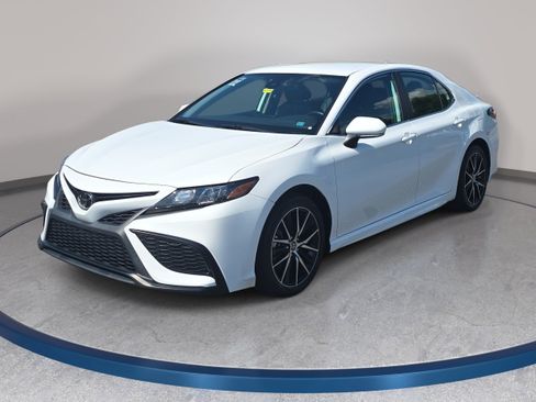 Used 2024 Toyota Camry SE FWD image 1