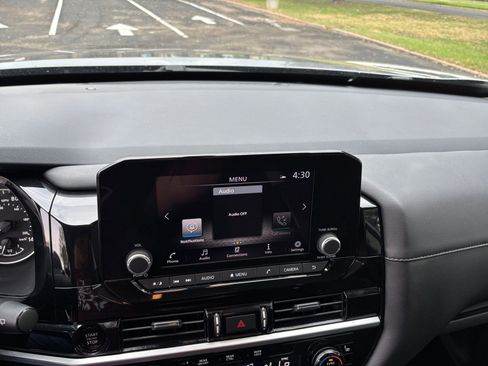 Used 2025 Nissan Pathfinder SV image 17