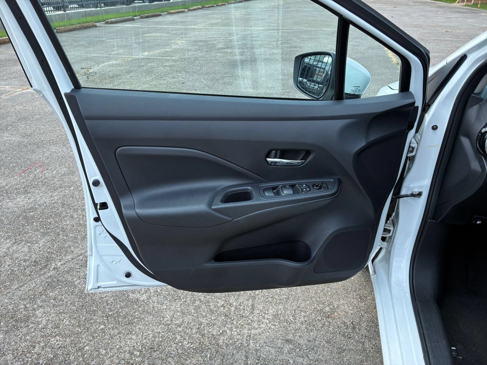 Used 2025 Nissan Versa SV FWD image 18