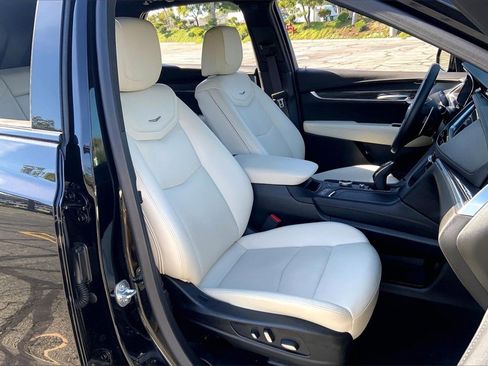 Used 2025 Cadillac XT5 Sportv image 9