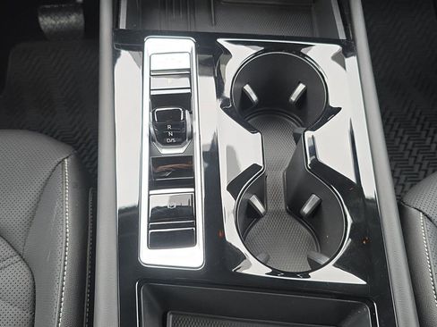 Certified 2025 Volkswagen Atlas SE image 13