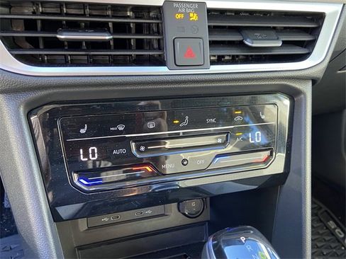 Used 2025 Volkswagen Taos SE image 22