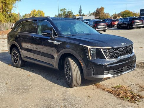 New 2026 Kia Sorento S image 2