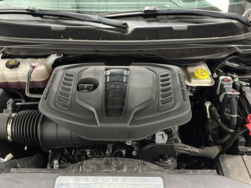 Used 2023 Jeep Wagoneer L Series III w/ Premium Group I AWD/4WD image 29