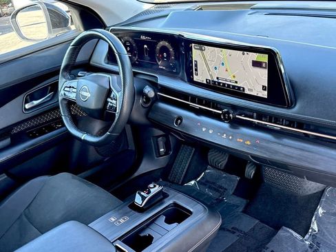Used 2024 Nissan Ariya AWD image 28