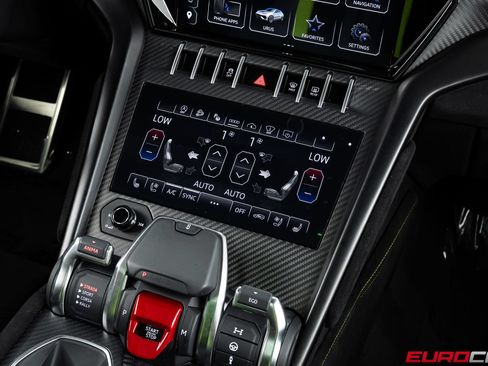Used 2023 Lamborghini Urus Performante AWD/4WD image 35