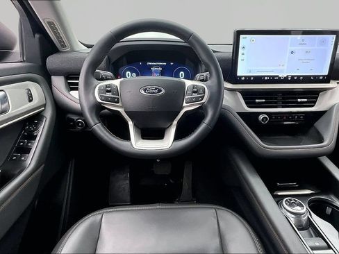 Certified 2025 Ford Explorer Active w/ Active Comfort Package AWD/4WD image 5