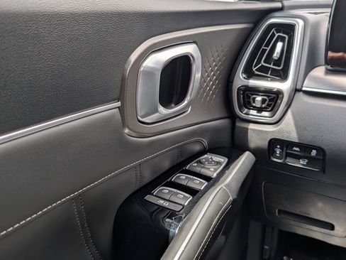 Used 2021 Kia Sorento SX image 26