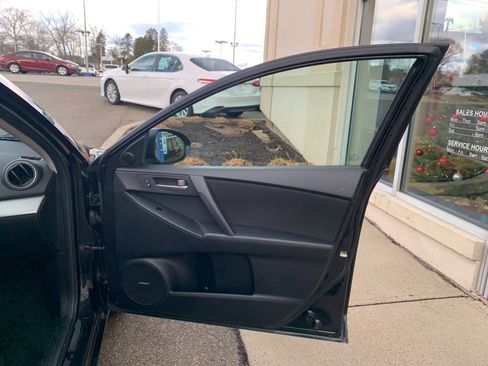 Used 2013 MAZDA MAZDA3 i Touring w/ Preferred Equipment Pkg image 32