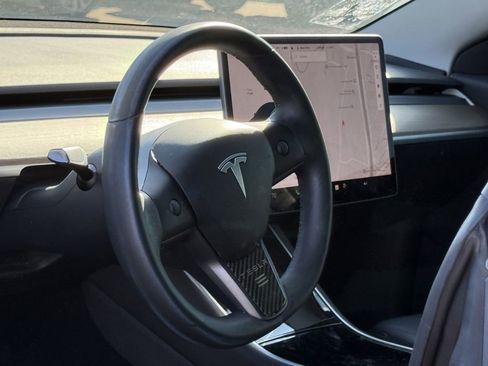 Used 2019 Tesla Model 3 Standard Range Plus image 8