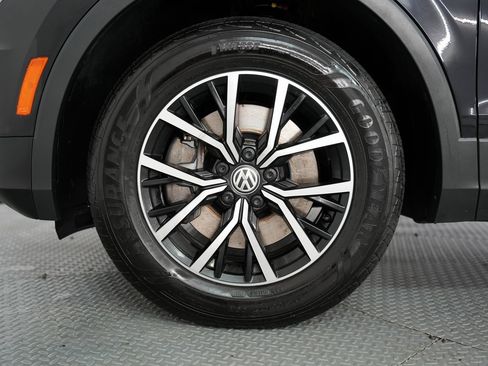 Used 2021 Volkswagen Tiguan SE w/ Panoramic Sunroof Package image 60