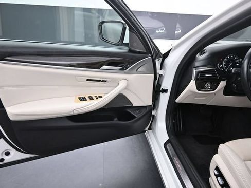 Used 2019 BMW 530i w/ Premium Package RWD image 16