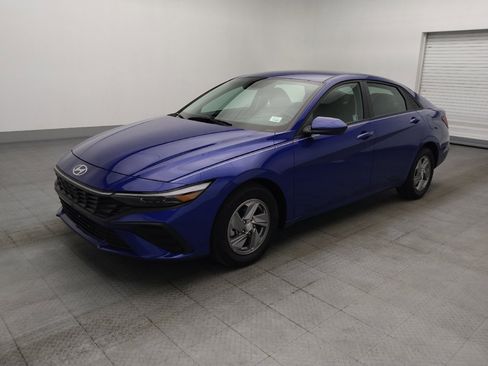 Used 2025 Hyundai Elantra SE FWD image 2