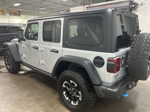 Used 2024 Jeep Wrangler Unlimited Rubicon 4xe image 5