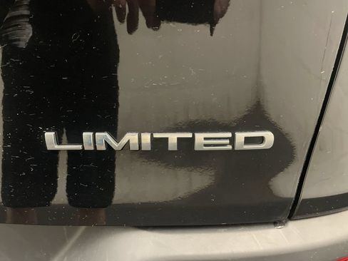 Used 2018 Jeep Cherokee Limited AWD/4WD image 24
