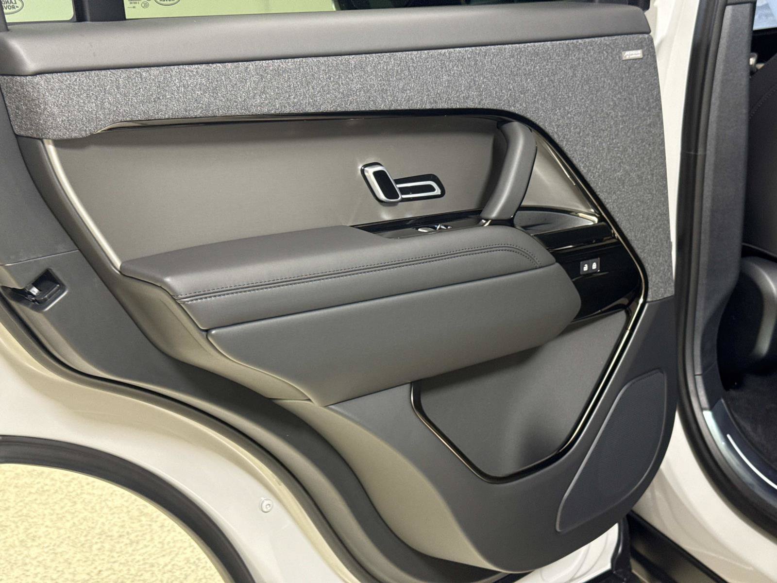 New 2027 Land Rover Range Rover Sport SE AWD/4WD image 13
