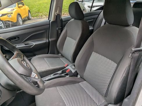 Used 2022 Nissan Versa S FWD image 8