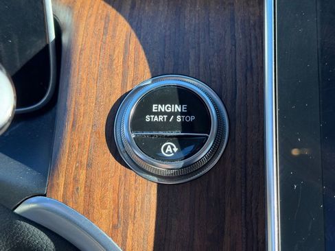 Used 2024 Mercedes-Benz GLC 300 4MATIC image 27