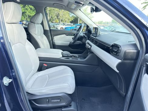 Used 2025 Honda Pilot Touring image 17