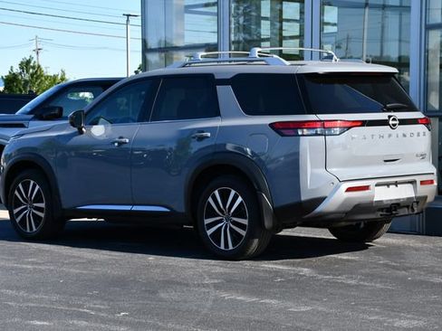 Used 2025 Nissan Pathfinder Platinum AWD/4WD image 10
