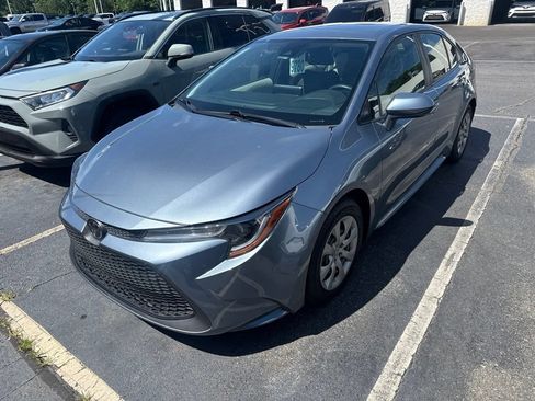 Used 2021 Toyota Corolla LE FWD image 3