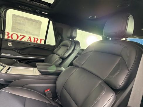 New 2025 Lincoln Navigator Reserve w/ Jet Appearance Package image 17