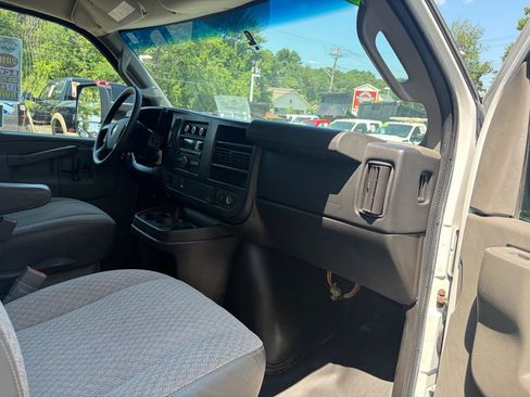 Used 2016 Chevrolet Express 3500 RWD image 29