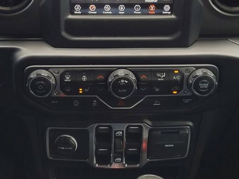 Used 2021 Jeep Gladiator Sport AWD/4WD image 18