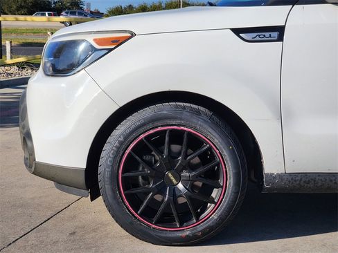 Used 2016 Kia Soul Base image 8