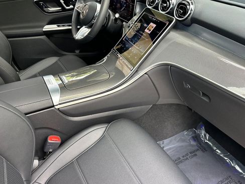 Used 2025 Mercedes-Benz GLC 350e 4MATIC image 33
