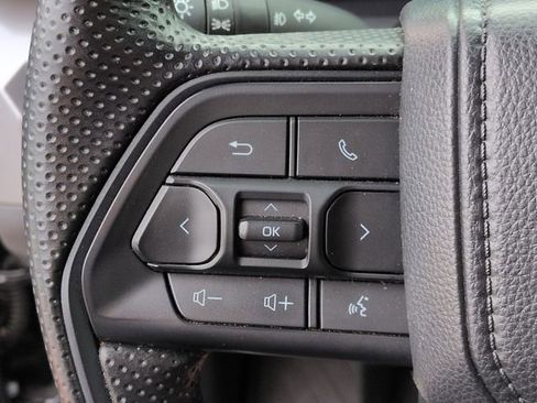 Used 2024 Toyota Tacoma SR5 AWD/4WD image 17