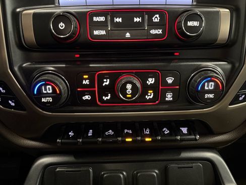 Used 2015 GMC Sierra 2500 Denali w/ Duramax Plus Package AWD/4WD image 9