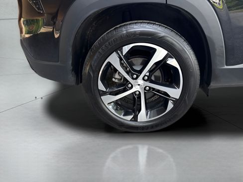 Used 2024 Chevrolet Trax RS w/ Sunroof Package FWD image 11
