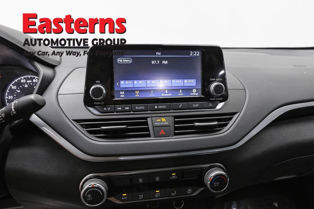 Used 2024 Nissan Altima 2.5 S FWD image 11