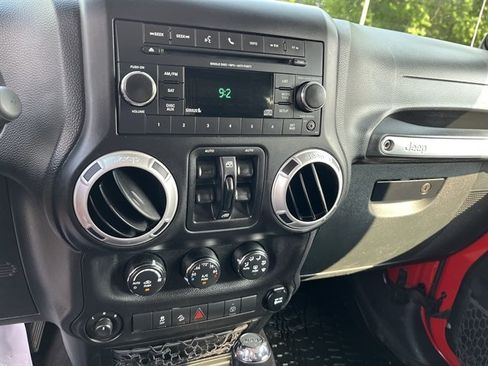 Used 2014 Jeep Wrangler Unlimited Sahara w/ Connectivity Group AWD/4WD image 24