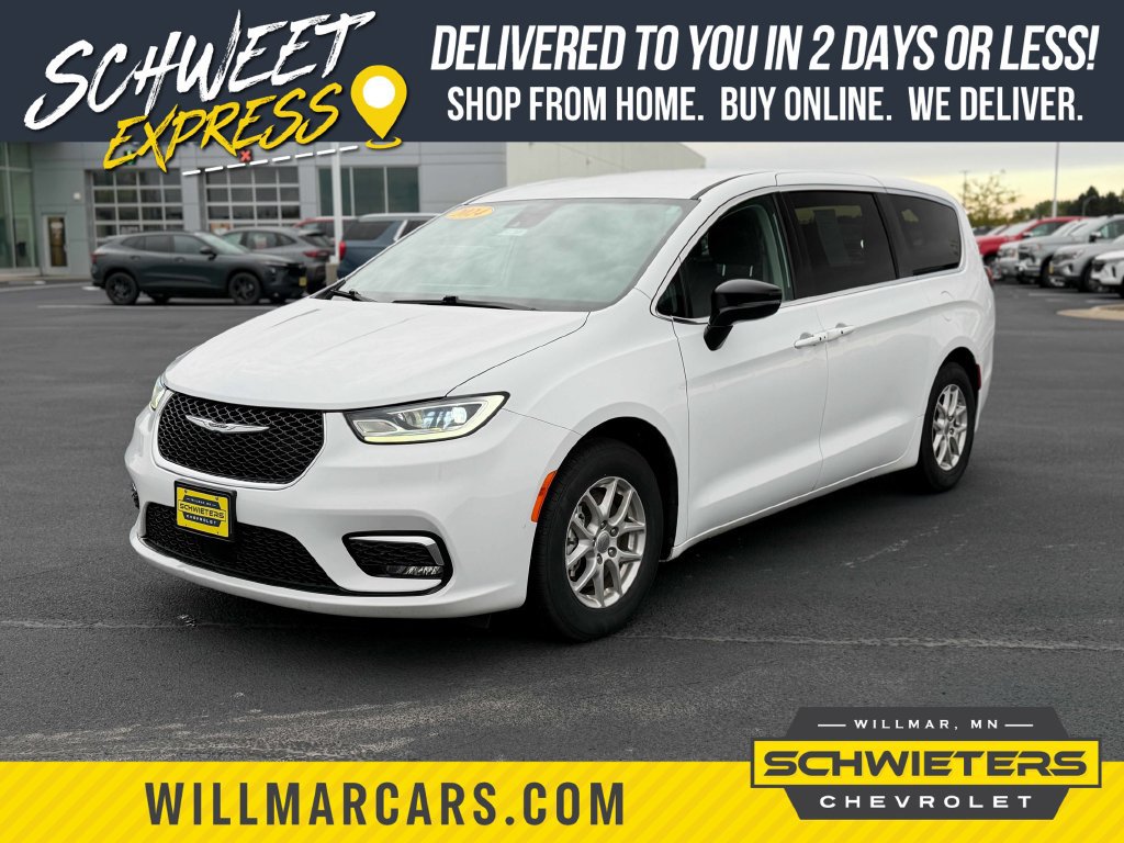 Used 2024 Chrysler Pacifica Touring-L FWD image 1