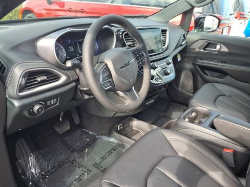 New 2026 Chrysler Pacifica Select image 6