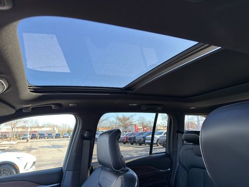 Used 2025 Jeep Grand Cherokee Summit image 15