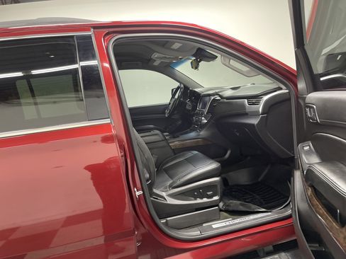 Used 2017 Chevrolet Suburban LT image 26