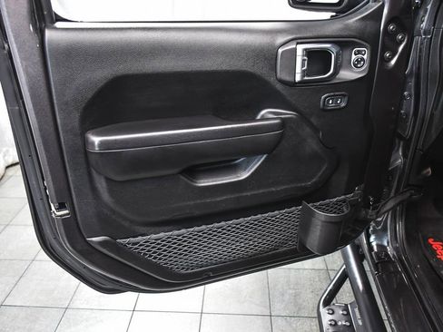 Used 2019 Jeep Wrangler Unlimited Sport S image 9