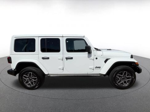 Used 2025 Jeep Wrangler Unlimited Sahara AWD/4WD image 15