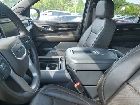 Used 2023 GMC Yukon XL Denali AWD/4WD image 10