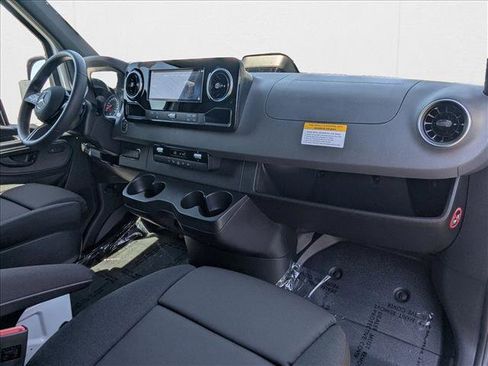 New 2025 Mercedes-Benz Sprinter 2500 image 18