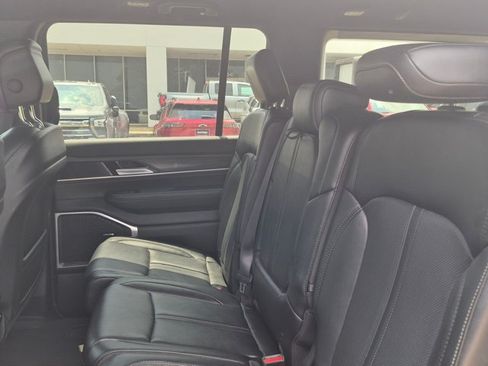 Used 2024 Jeep Wagoneer Series II w/ Flexible Seating Group AWD/4WD image 12