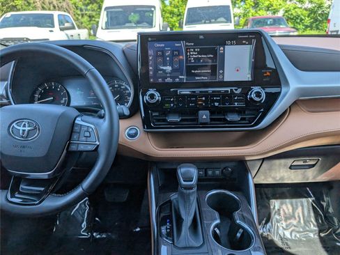 Used 2020 Toyota Highlander Platinum AWD/4WD image 19