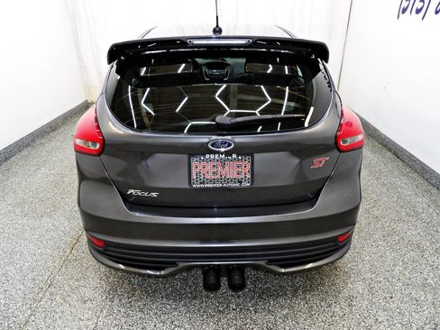 Used 2018 Ford Focus ST FWD image 5
