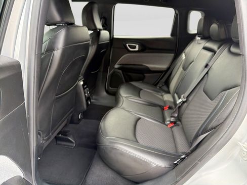 Used 2024 Jeep Compass Latitude image 29